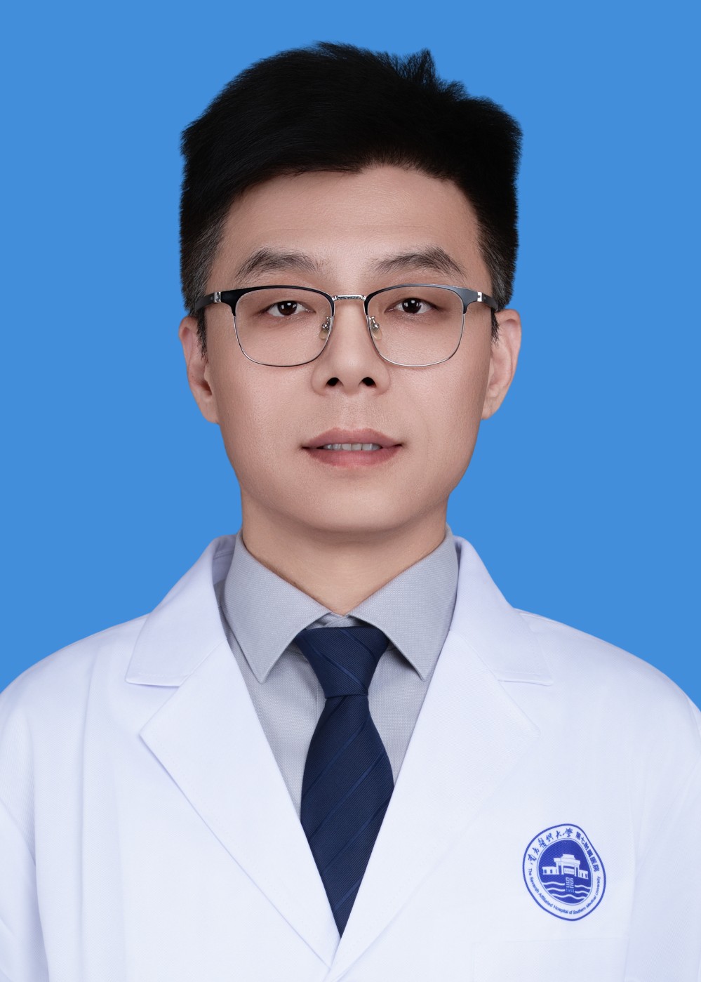 ​副主任医师 张峥